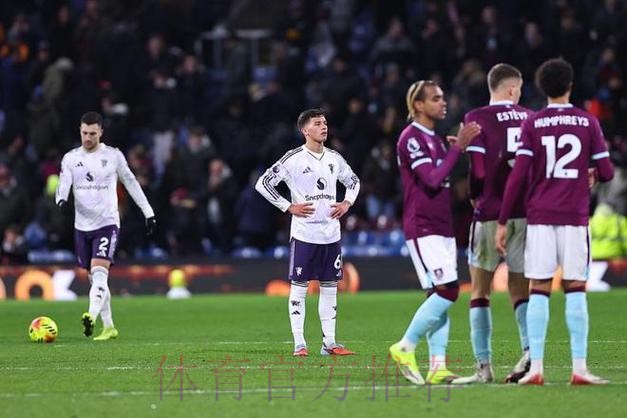 曼联2-2倒数第2！3连平跌英超第7 新帅无缘开门红 8500万新援双响